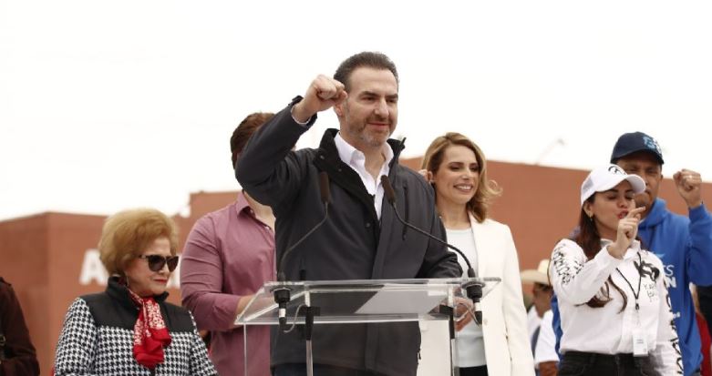 Adrián de la Garza se registra como candidato del PRI para la alcaldía de Monterrey