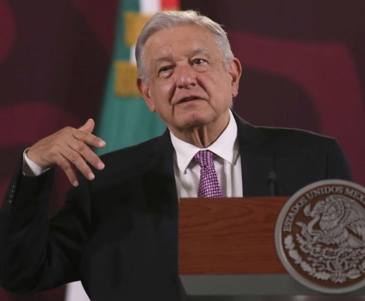 AMLO acusa a afores y bancos de campaña contra reforma a pensiones