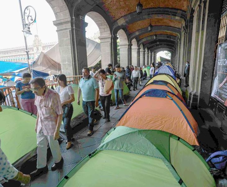 Califican de insuficiente el aumento; sigue plantón