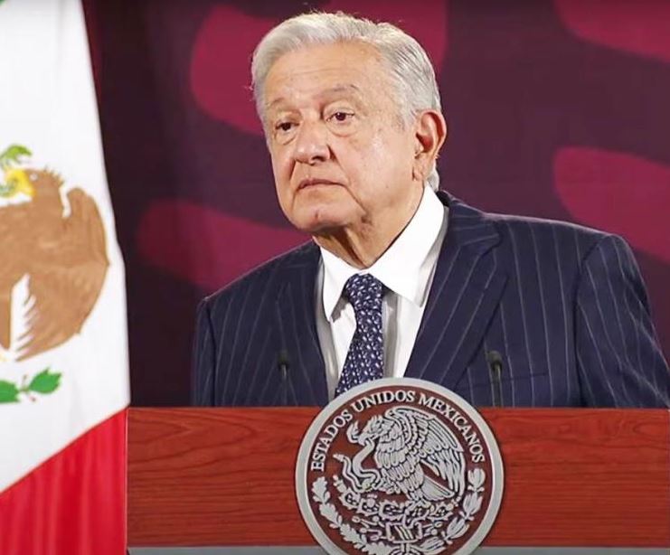 Evita AMLO medida cautelar del INE al editar mañanera