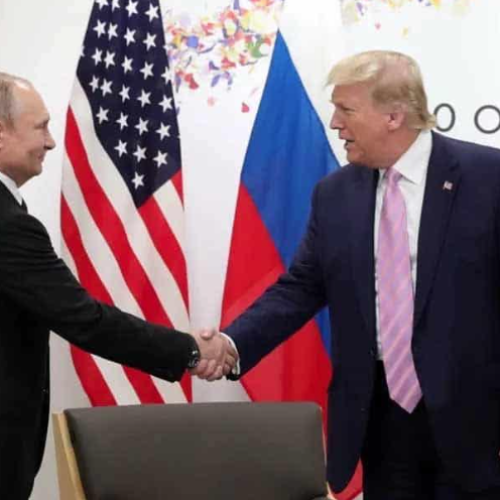 Anuncia Trump acuerdo con Putin para negociar el fin de la guerra
