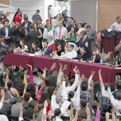 Sesionan diputados en sede alterna reforma al PJ