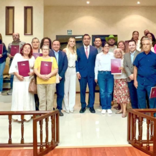 Subsidia Santa Catarina la entrega de 100 testamentos