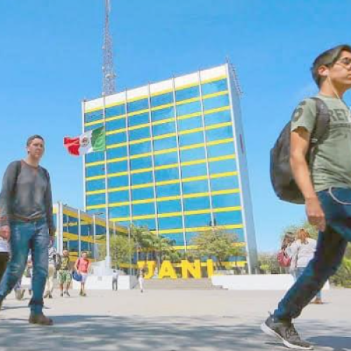 Inician clases de la UANL más de 220 mil estudiantes