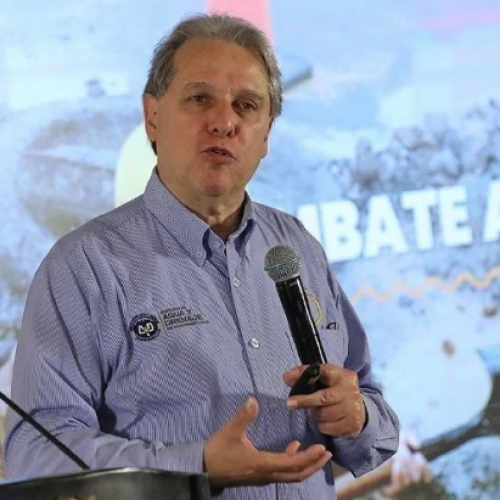 Reaparece director de AyD para pedir una millonada para obras