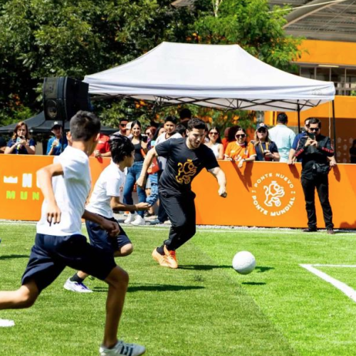 Sigue gobernador inaugurando canchas deportivas
