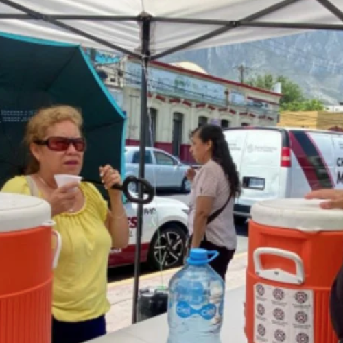 Instalan puntos de hidratación en Santa Catarina