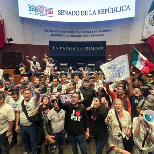 Acaba sesión en el Senado con protestas y cambio de sede