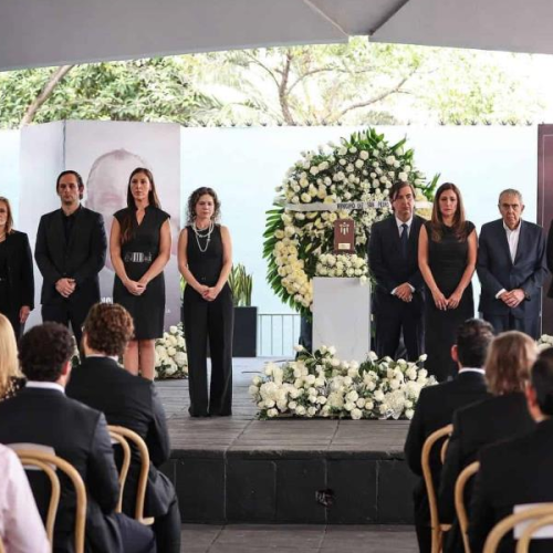 Realizan autoridades guardias de honor en memoria de Mauricio