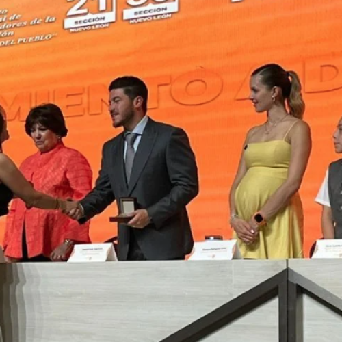 Día del Maestro: Gobierno de NL reconoce a más de 500 docentes por su labor