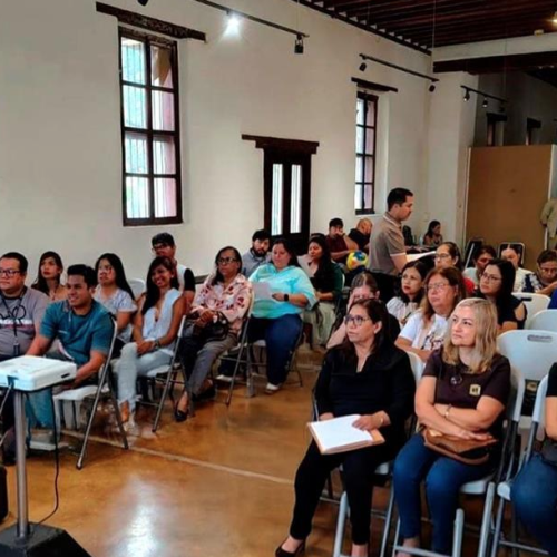 Capacita Santa Catarina a maestros de escuelas