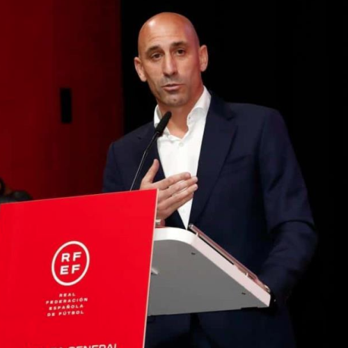 Multan a Luis Rubiales por beso a Jennifer Hermoso