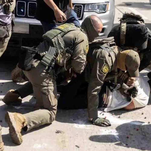 Abren fuego agentes fronterizos en Chicago tras ser embestidos