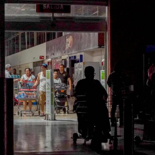 Sufren apagón masivo Yucatán, Campeche y Quintana Roo