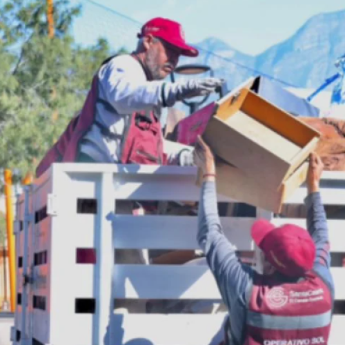 Emprenden operativo de limpieza en calles de Santa Catarina