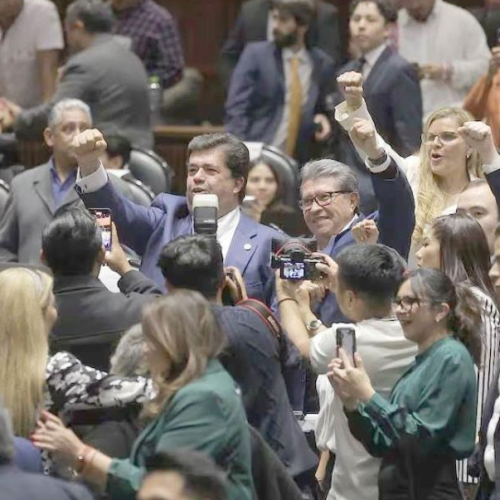 Aprueban leyes del Infonavit y del Trabajo en México