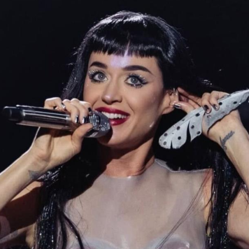 Anima Katy Perry a niña mexicana a gritar con orgullo su origen