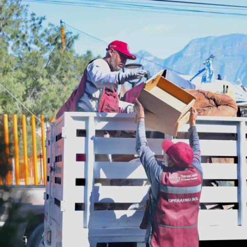Retiran 24 toneladas de cacharros y escombro en SC