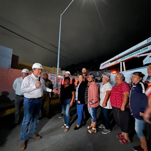 Santa Catarina brilla en plazas públicas con luminarias LED