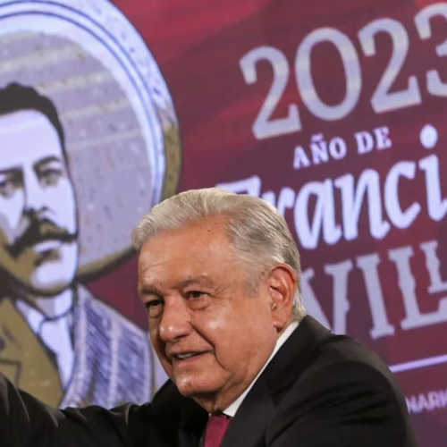 AMLO regaña a las corcholatas por contratación de espectaculares: “No hagan lo mismo que los conservadores”