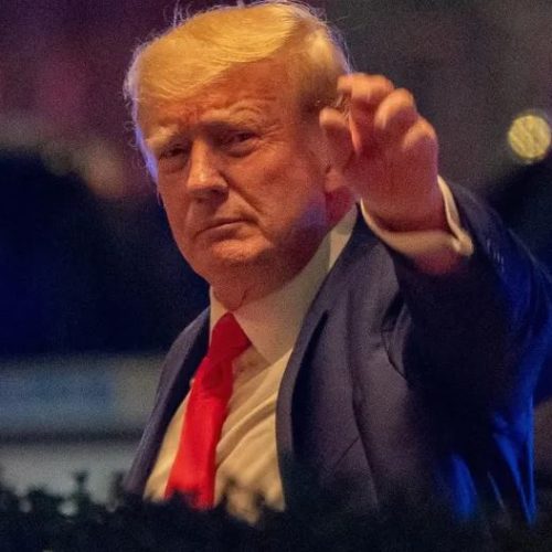 Donald Trump asegura que mantendrá su candidatura presidencial pese acusaciones